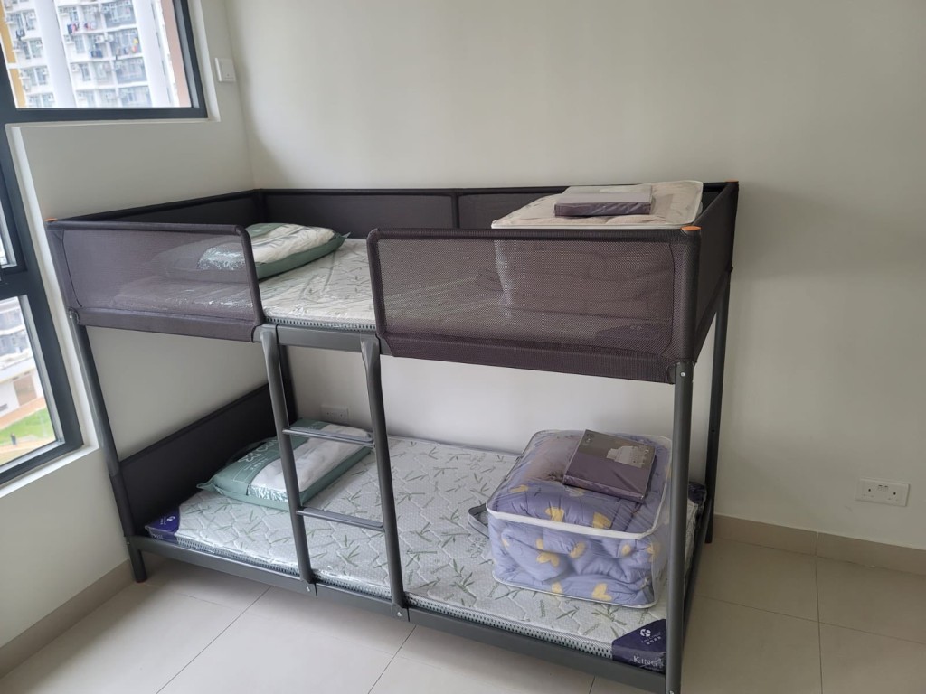 單位內已備有床架、床褥、枕頭、枱櫈等基本傢俬。房協FB圖片 單位內已備有床架、床褥、枕頭、枱櫈等基本傢俬。房協FB圖片