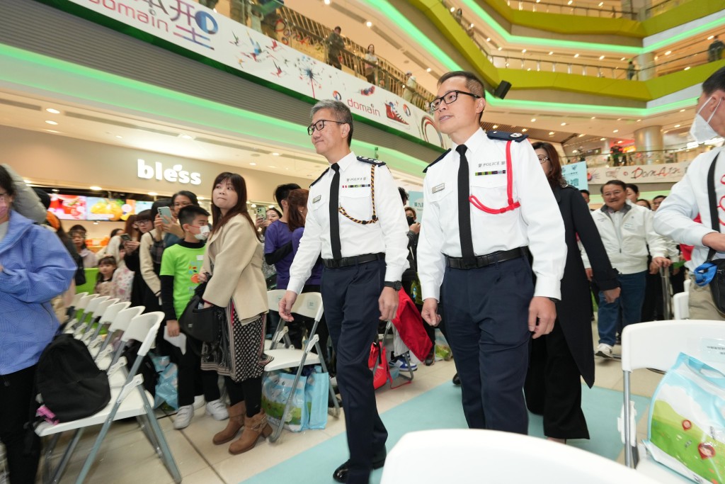 警务处处长萧泽颐与东九龙总区指挥官罗越荣博士出席「智踪计划宣传活动暨填色比赛颁奖典礼」。