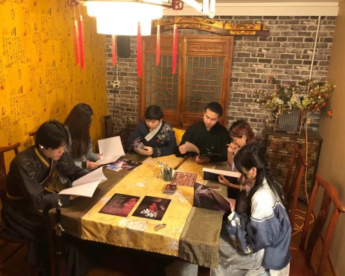 剧本杀近年在内地十分流行。互联网图片，非涉事人