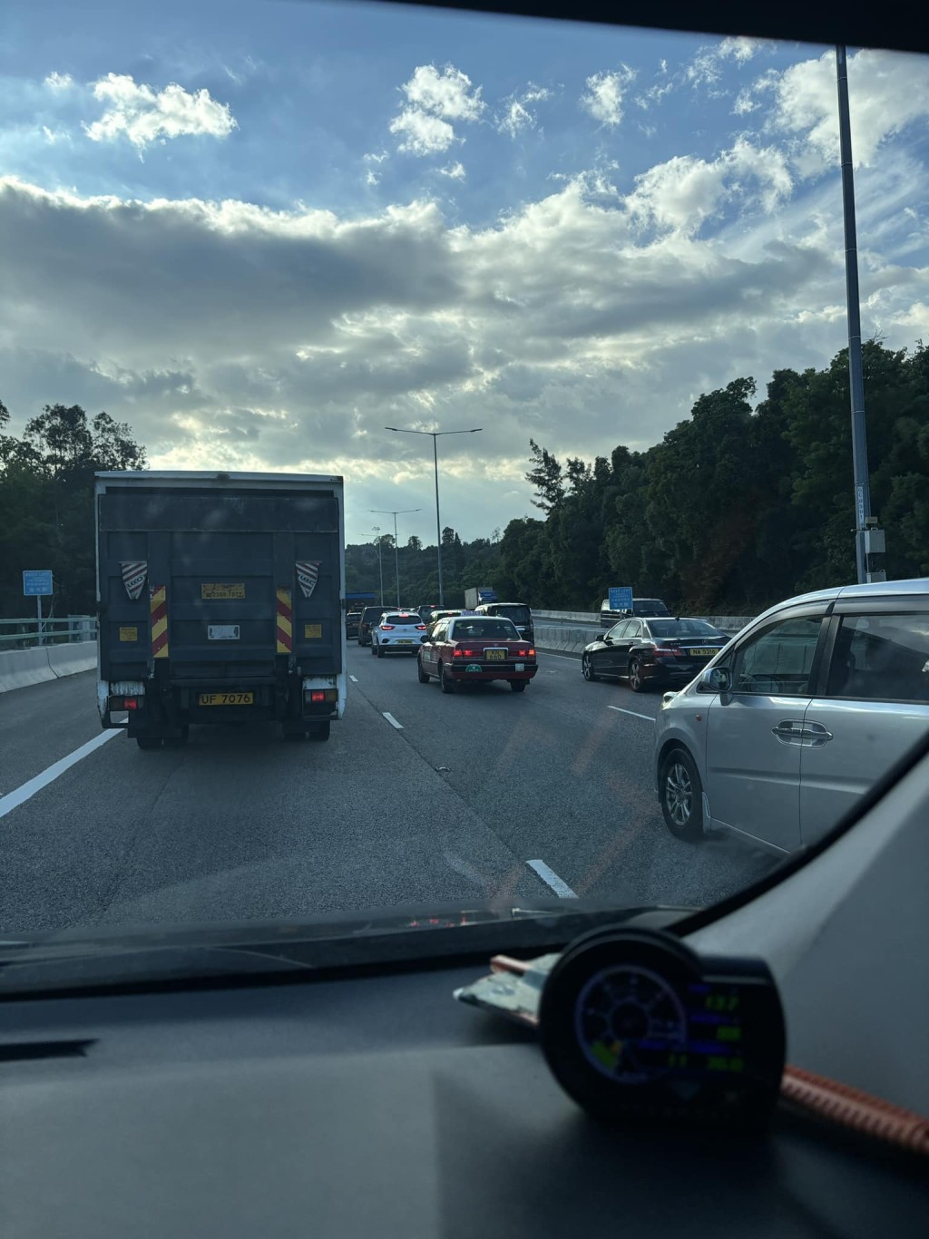 港九及新界多條主要幹道及馬路出現塞車情況。fb「屯門公路塞車關注組」群組圖片