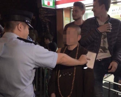 假和尚昨晚在中区兰桂坊出没。翁静晶 fb
