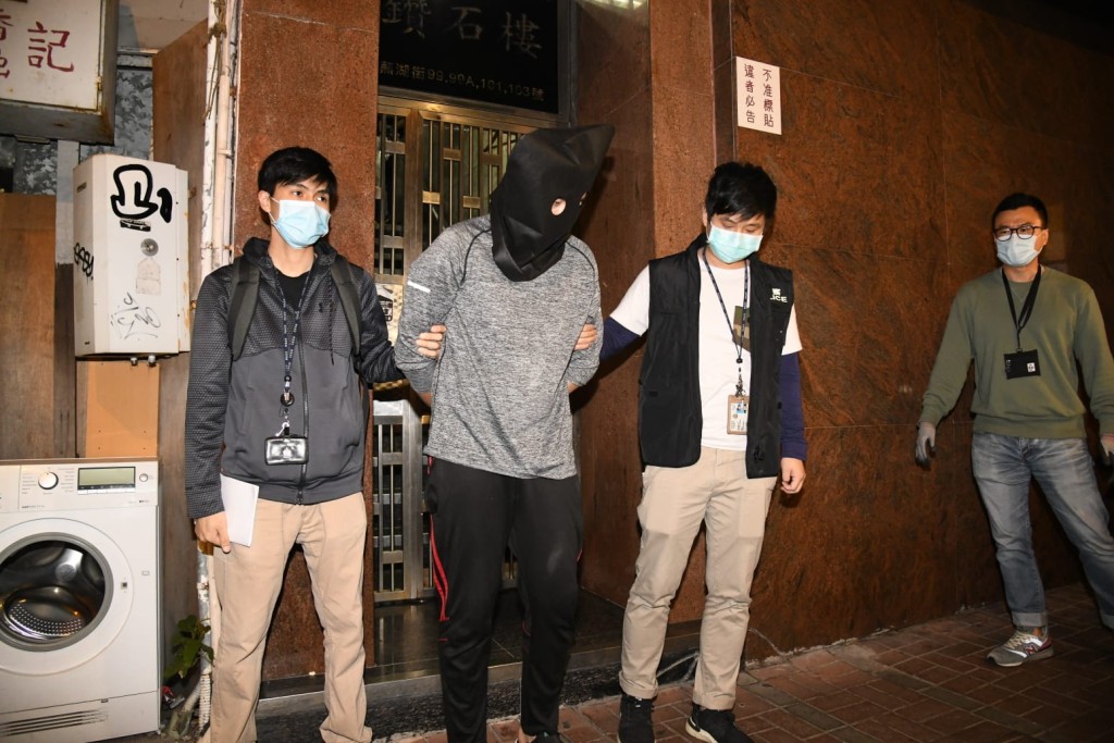 一男子被捕。