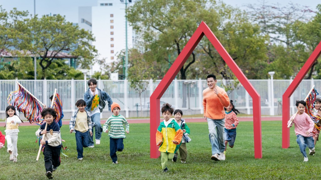 麥當勞呈獻《沒有翅膀的天使》復刻版MV，由劉德華與姜濤攜手出演。麥當勞提供