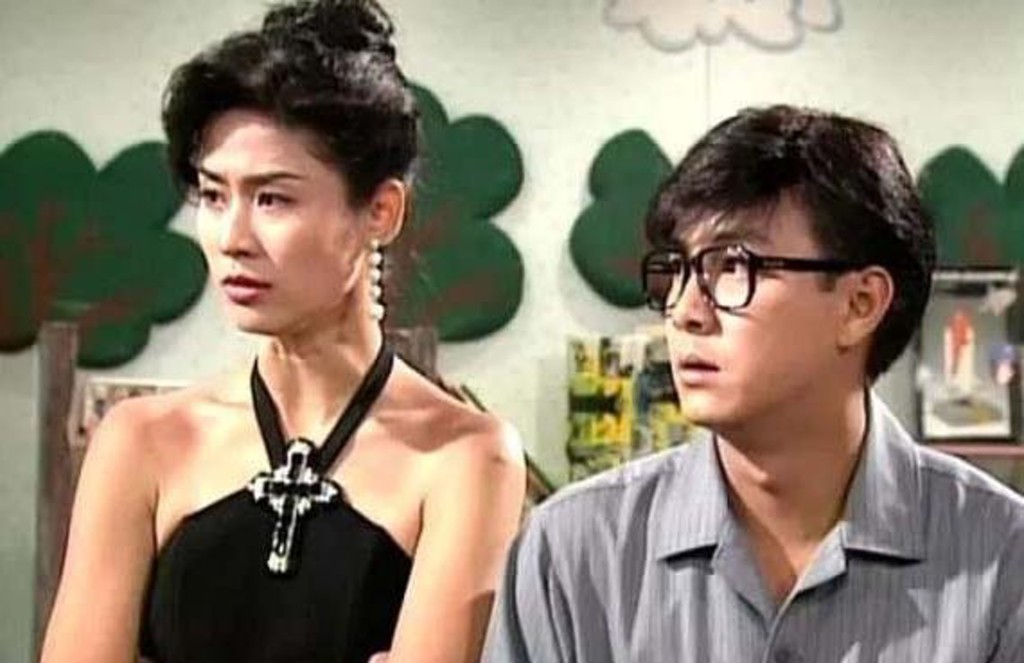 宣萱于1993年接拍剧集《龙兄鼠弟》即恋上拍档张卫健,，惜二人恋情维持两年便告终。