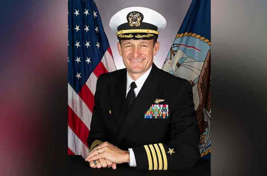 被革職的艦長克羅齊爾。官網
