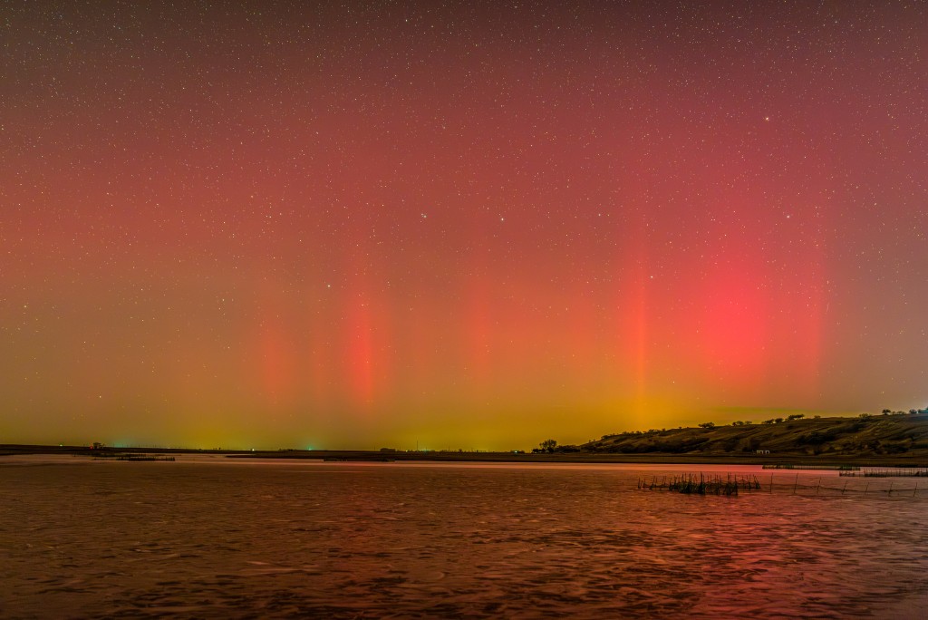 11月12日在黑龍江省大慶市拍攝的絢麗極光。新華社