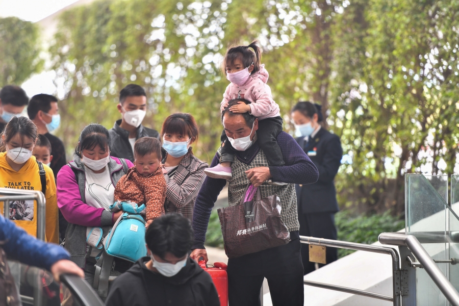 據中國鐵路數據顯示,昨日有兩百七十餘班列車從武漢開往上海、深圳、成都等地。新華社