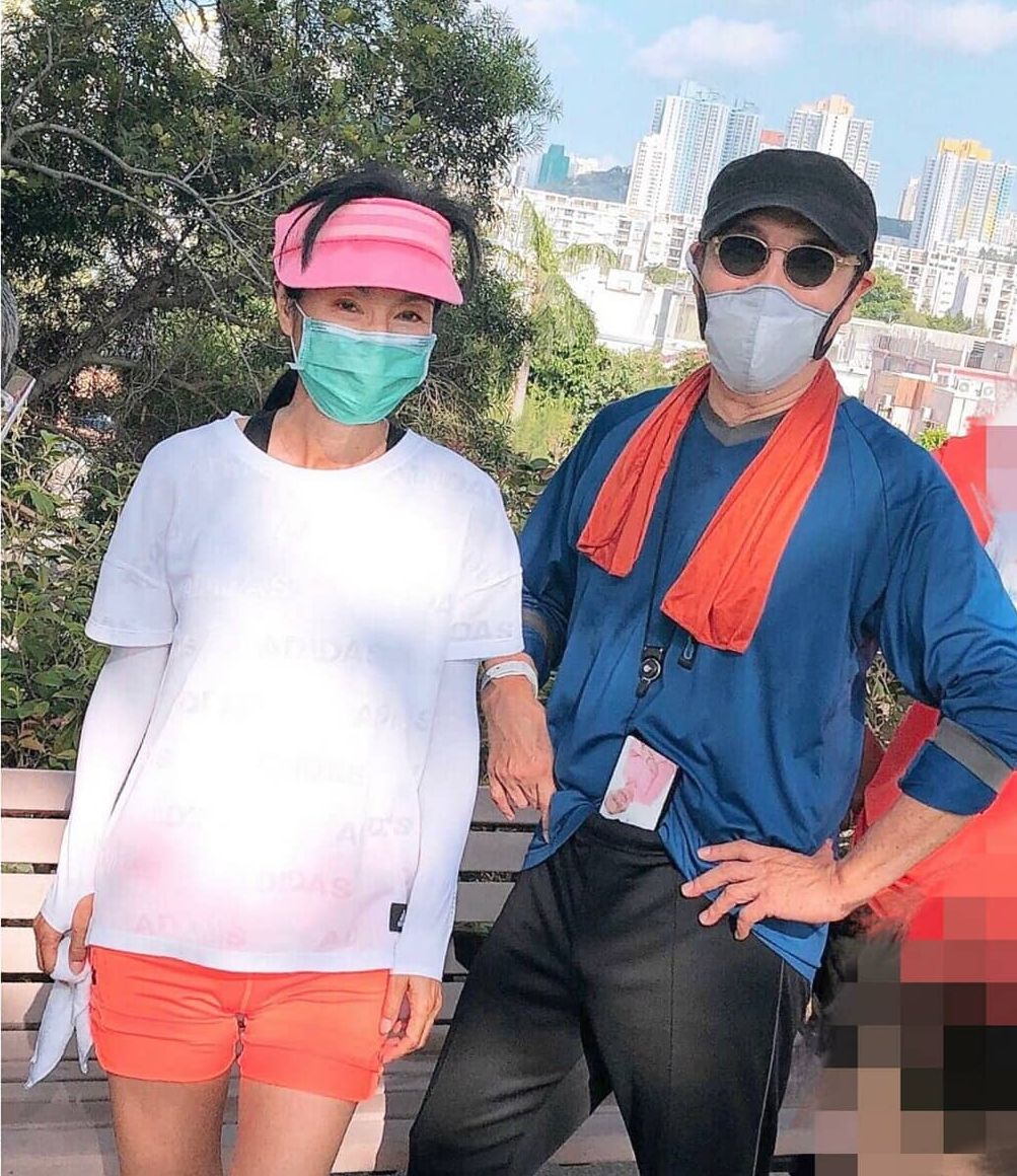 仲有同老友劉松仁一齊行。