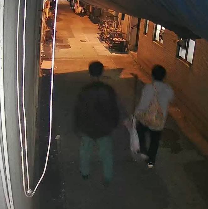 賊人身穿長衫長褲。網上圖片 賊人身穿長衫長褲。網上圖片