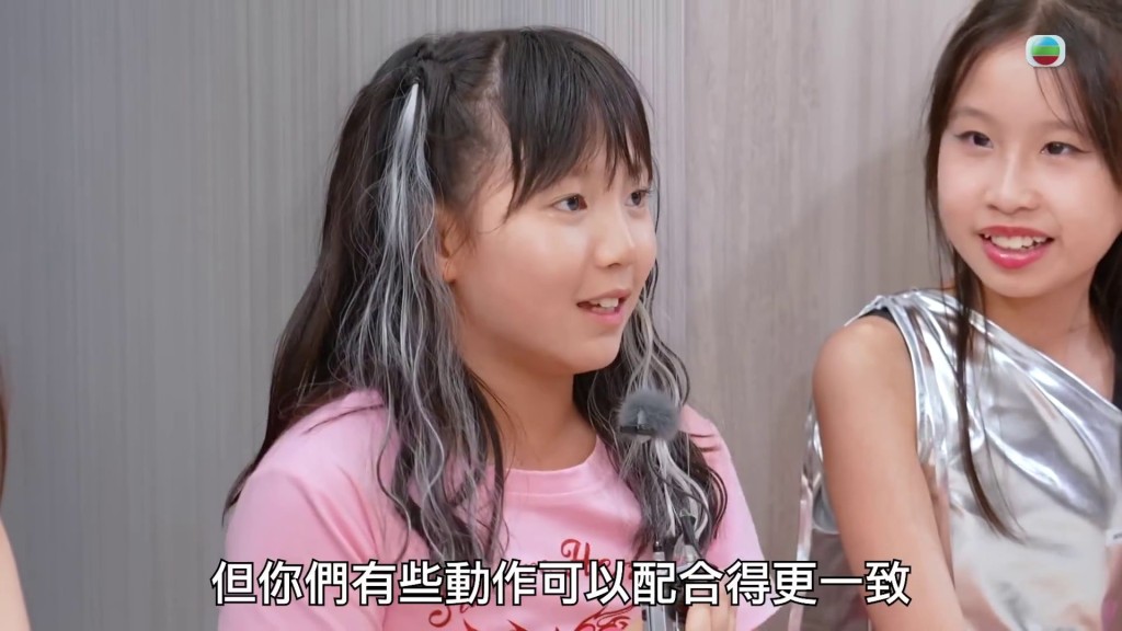 「小前輩」狠批「魔女」「有些動作可以配合得更一致」。