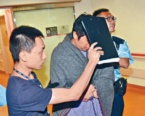 涉案被告當日被警察帶走。 資料圖片
