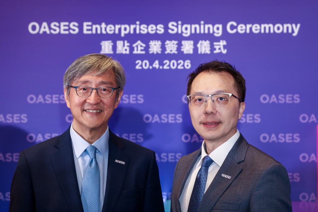 引進重點企業辦公室主任任景信（左）指第六批企業帶來的投資總額為約130億元。