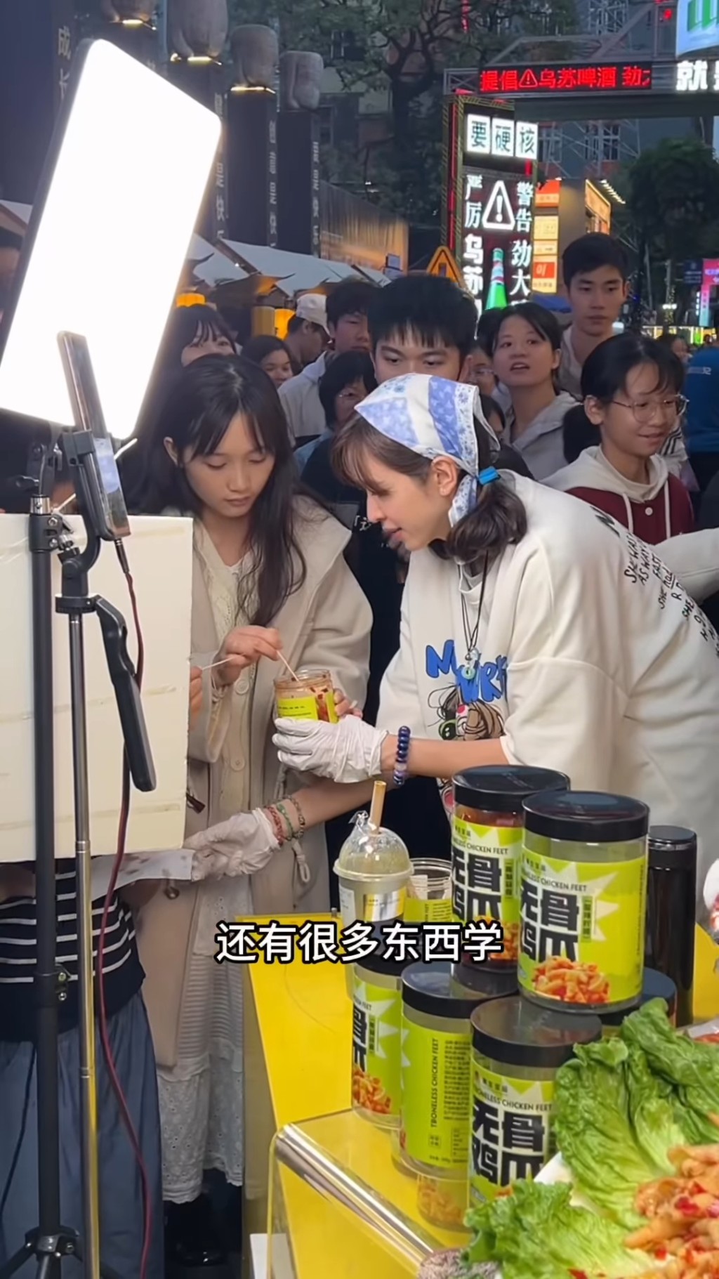 不少過氣藝人北上找他合作。 不少過氣藝人北上找他合作。