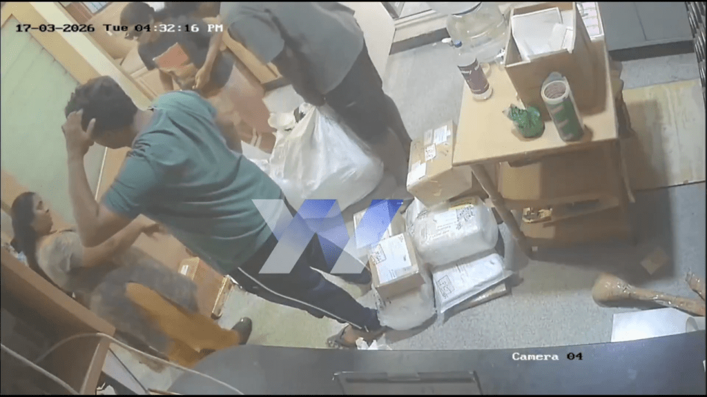 麻布袋诡异抖动吓坏快递店员。 X@path2shah