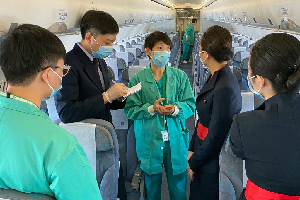 包機準備接載澳門居民。新聞局圖片