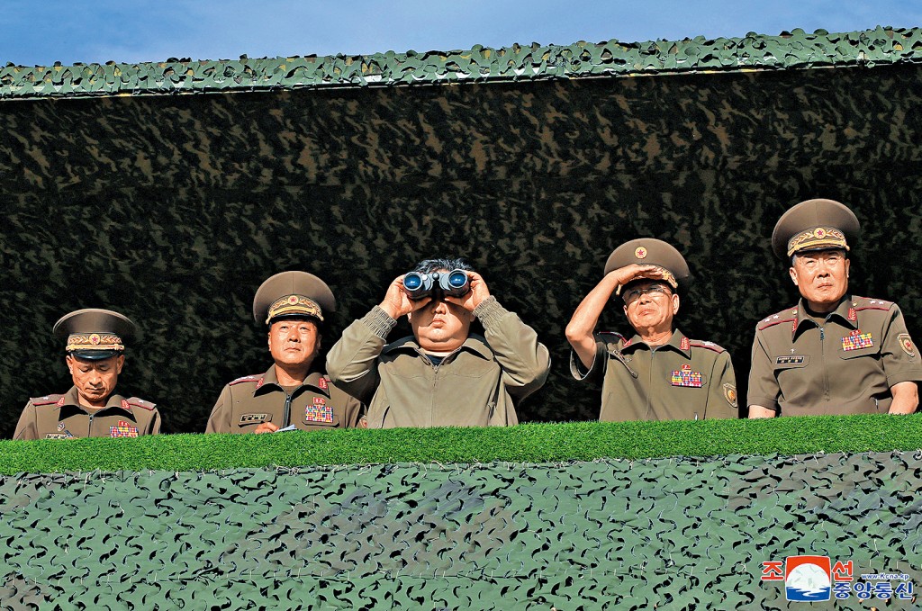 三星上將金永福9月陪同金正恩視察特種部隊訓練基地。