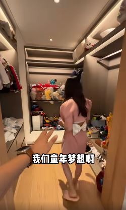 港漂靓妈月租6位数的香港星级豪宅上层，小朋友房间内设玩具房。