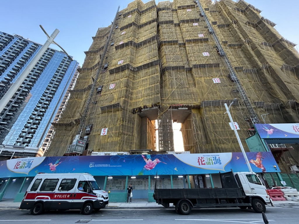 啟德承豐里一住宅地盤，1月14日下午4時許發生工業意外，一名60多歲男工人懷疑被平台板夾住身軀昏迷，送院不治身亡。資料圖片