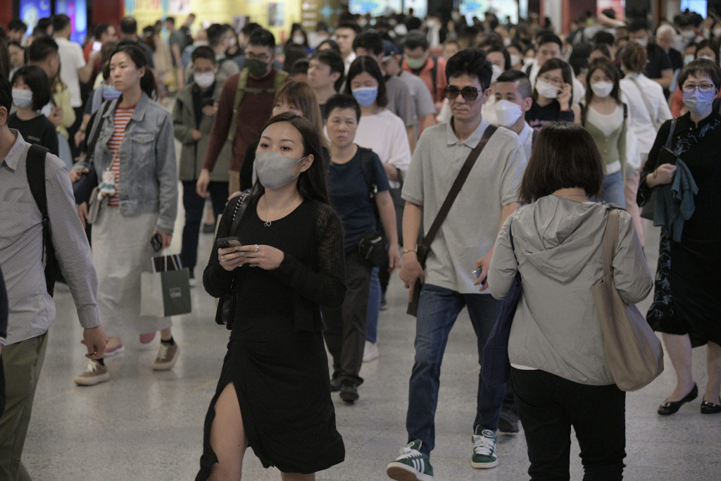孫玉菡表示，隨着疫後復常，香港市面明顯回復暢旺，政府注意到多個人力密集行業及工種都反映面對勞動力短缺的情況。資料圖片