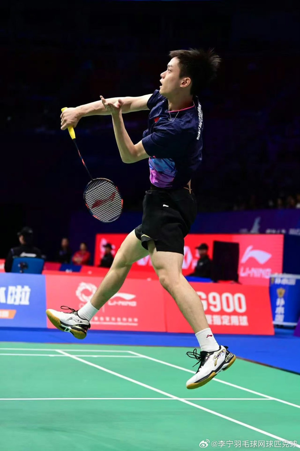 吴英伦以直落两局21:16击败来自印尼的世界“一哥”基士堤(Jonatan Christie)。微博图