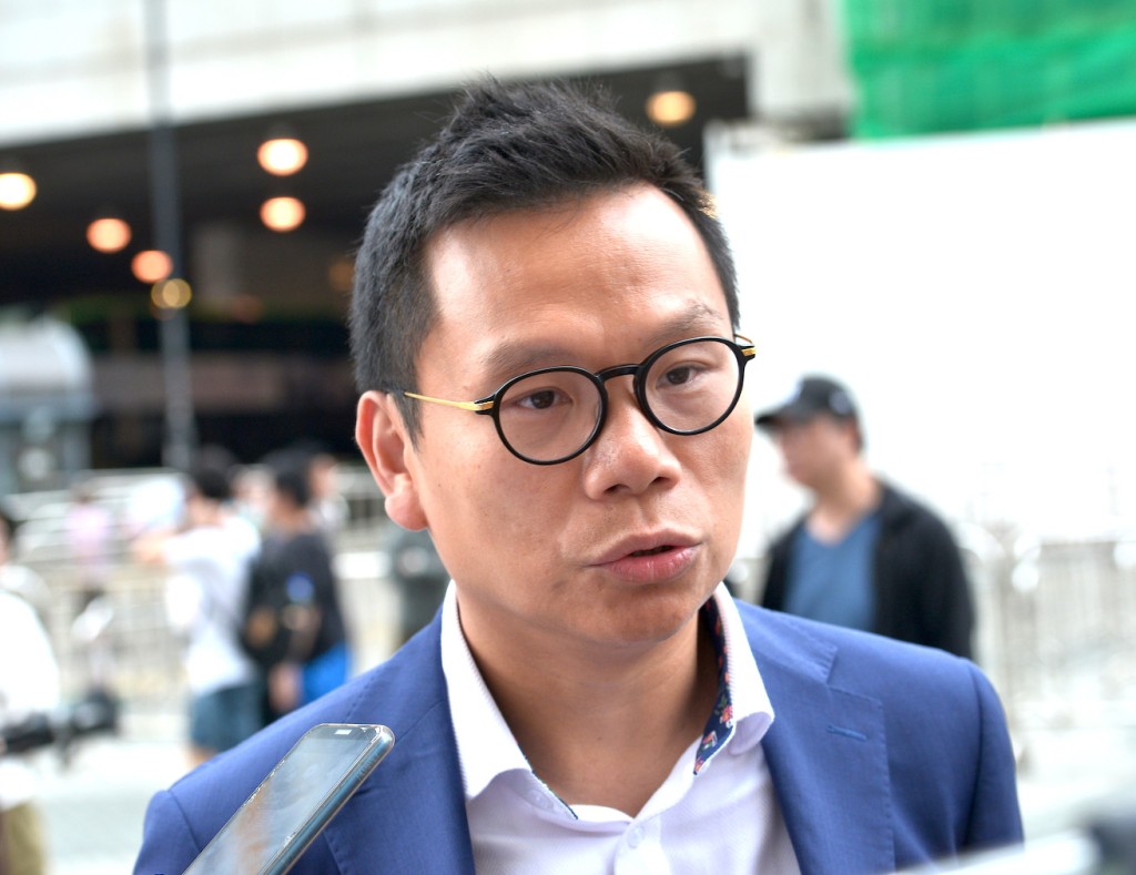 立法会交通事务委员会主席、民建联陈恒镔指，自扣分制推出后业界都自觉有需要安装摄录系统。