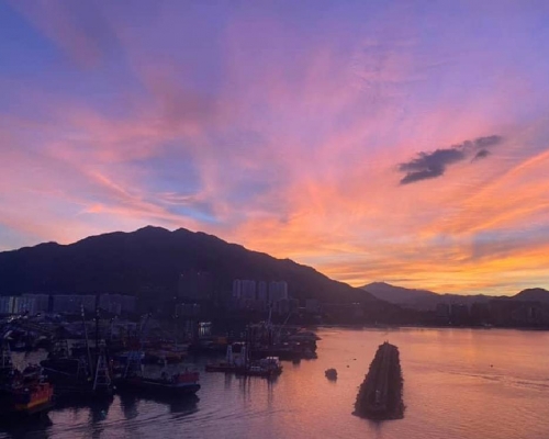 多名市民近日拍到晚霞或朝霞的美麗景象。天文台fb圖片