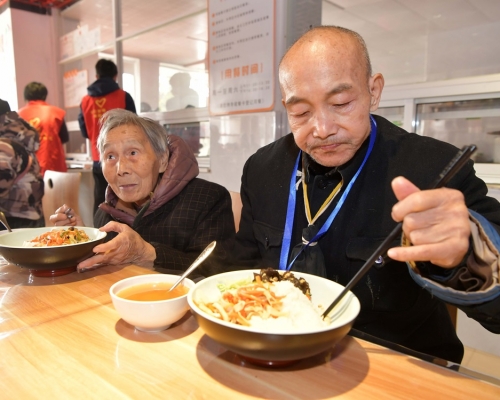 老人問題為成中國迫切的社會問題。新華社資料圖片