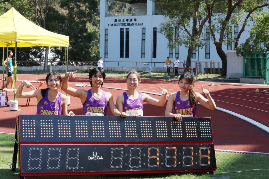 女子接力賽新紀錄功臣,左起庾沛怡、羅芷元、李巧怡及李穎瑤。徐嘉華攝 女子接力賽新紀錄功臣,左起庾沛怡、羅芷元、李巧怡及李穎瑤。徐嘉華攝