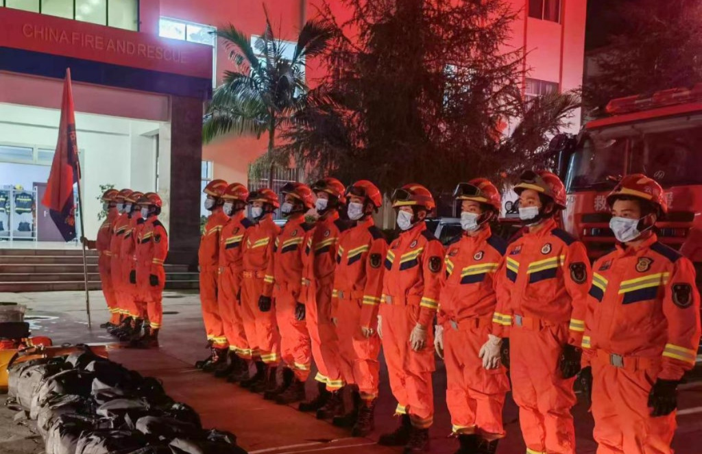 雲南省消防救援總隊出發到災區。新華社