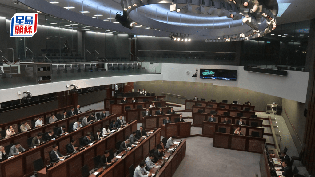 立法會財務委員會加開特別會議,審議政府要求向賑災基金追加撥款7000萬元。(禇樂琪攝)