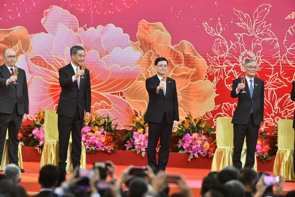 中华人民共和国成立七十五周年庆祝活动国庆酒会。（卢江球摄）