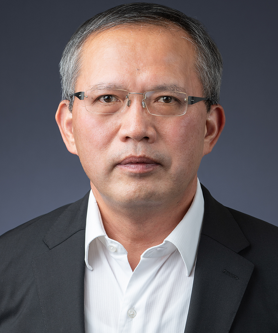 李曙峰過去半年有份協力多間大型企業來港上市,包括華潤飲料、派格生物、健康之路、毛戈平等。 李曙峰過去半年有份協力多間大型企業來港上市,包括華潤飲料、派格生物、健康之路、毛戈平等。
