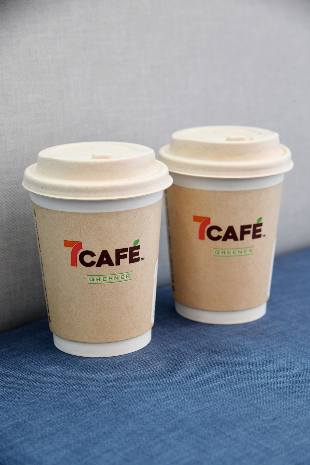 集團旗下7-Eleven計劃目標一年將回收約125 萬杯7CAFÉ 即磨咖啡飲品的咖啡渣,交給本地慈善有機農莊轉化成有機肥料,預計可栽種出約4,000 公斤有機農作物,以及減少因棄置廚餘而造成的19,256 公斤溫室氣體排放。 集團旗下7-Eleven計劃目標一年將回收約125 萬杯7CAFÉ 即磨咖啡飲品的咖啡渣,交給本地慈善有機農莊轉化成有機肥料,預計可栽種出約4,000 公斤有機農作物,以及減少因棄置廚餘而造成的19,256 公斤溫室氣體排放。