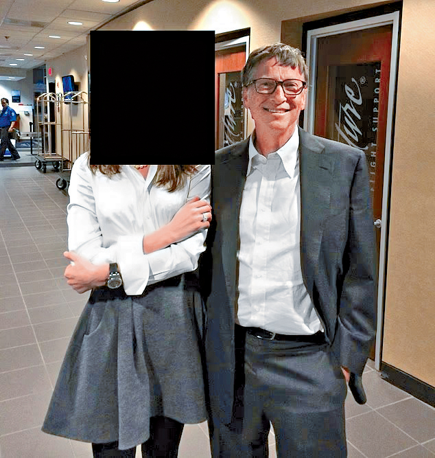 最新公開的愛潑斯坦案文件中，有蓋茨與一名臉部被遮蓋的女子的合照。