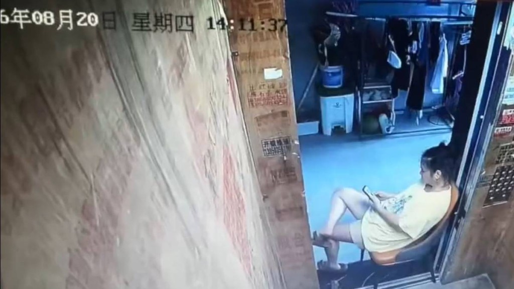 內地某屋苑有自私女為獨享電梯冷氣，將升降機「鎖死」在自己居住的樓層。微博