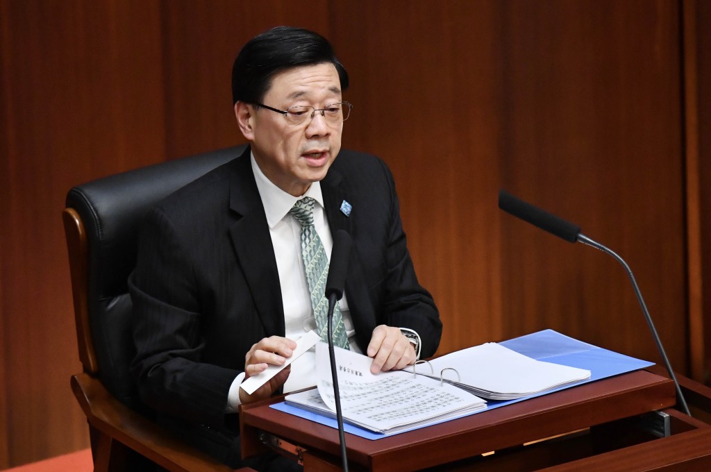 李家超表示,《施政報告》和《五年規劃》兩者一脈相承、關係密切。 李家超表示,《施政報告》和《五年規劃》兩者一脈相承、關係密切。