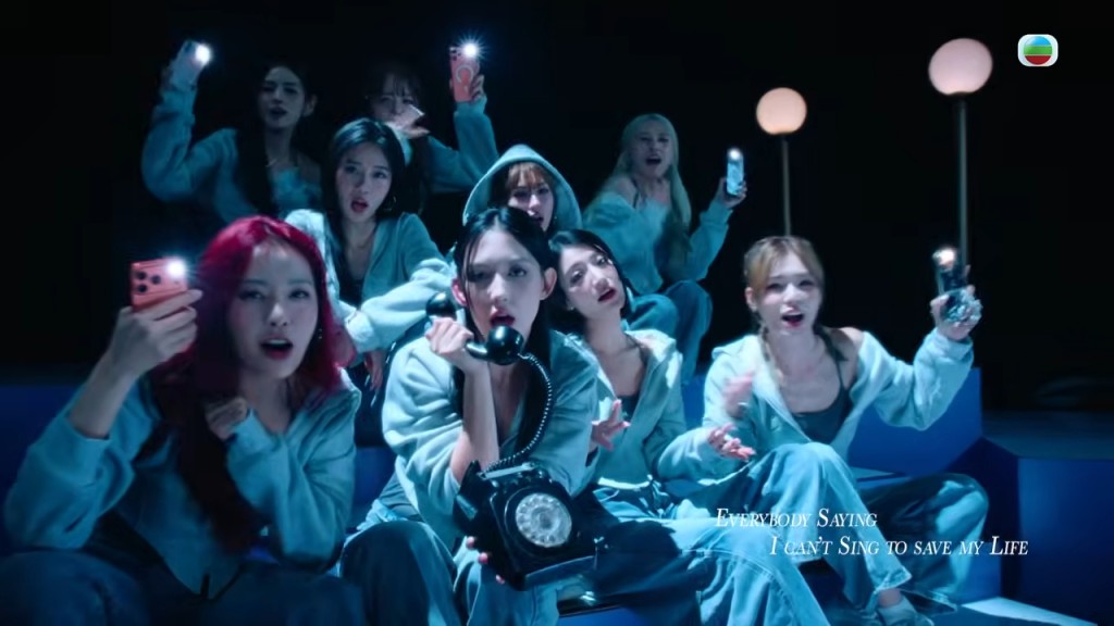 俞可程(左前)紅髮勁搶眼。