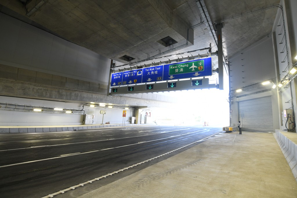 中九龍繞道(油麻地段)將於星期日(21日)早上10點通車。 中九龍繞道(油麻地段)將於星期日(21日)早上10點通車。