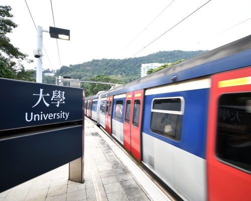 港鐵大學至大埔墟站之間列車一度故障。資料圖片