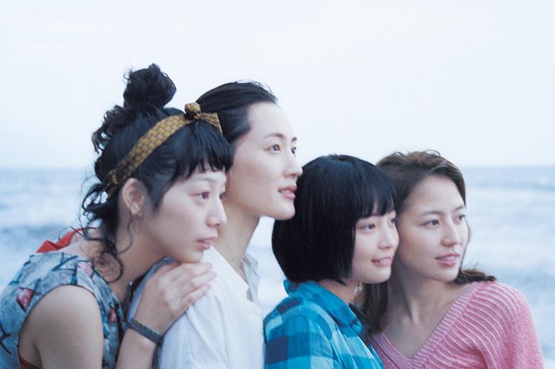 與綾瀨遙、廣瀨鈴、長澤正美合演的是枝裕和電影《海街女孩日記》亦是其經典之作。 與綾瀨遙、廣瀨鈴、長澤正美合演的是枝裕和電影《海街女孩日記》亦是其經典之作。