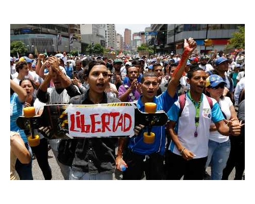 委内瑞拉连日来出现反对总统马杜洛的大规模街头示威。AP