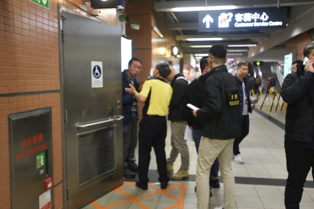 港铁石门站日前发生长者胶袋笠头自杀悲剧。资料图片