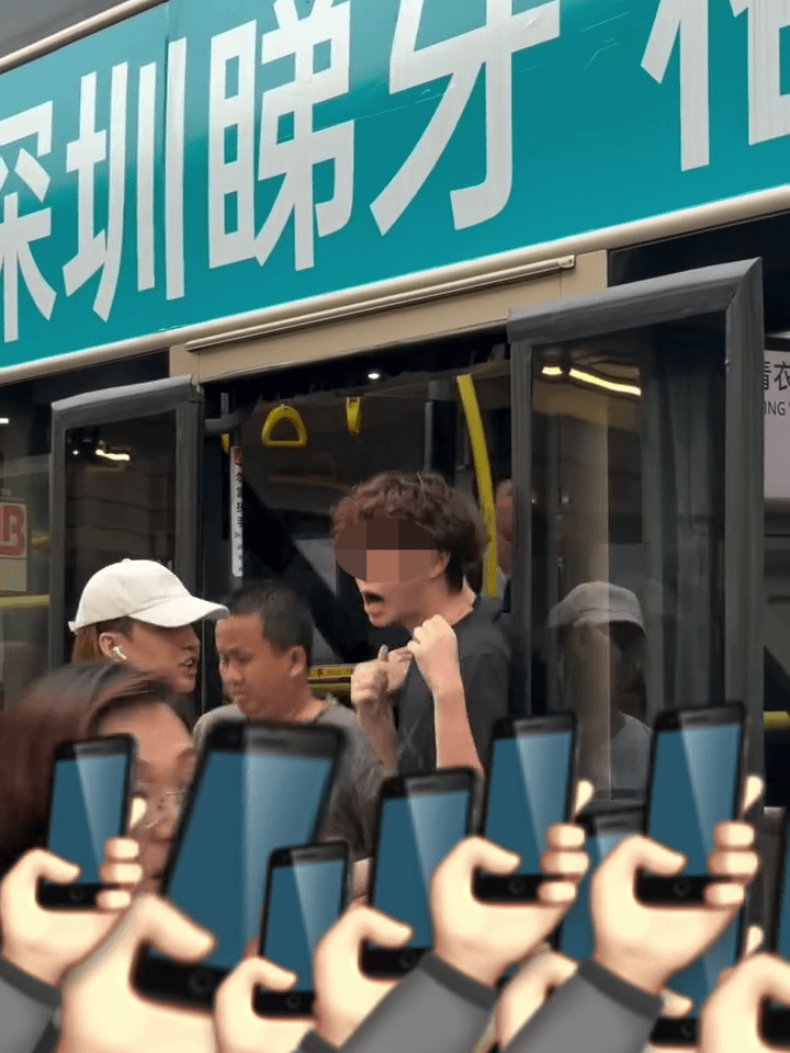 雙方先後落車。 雙方先後落車。