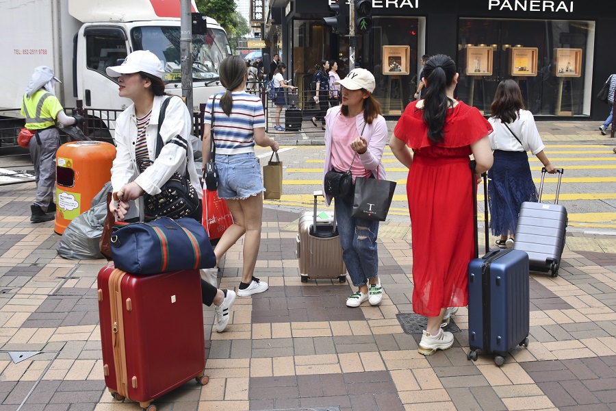 旅議會指本港旅客人數示威不斷本港旅客人數大減。資料圖片