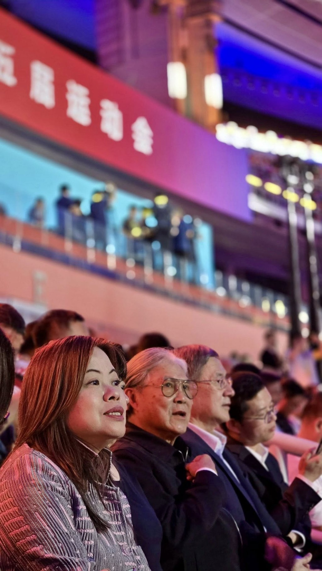 她稱由暖場節目到整個儀式完成，形容一刻比一刻精彩，「令人目不暇給！」