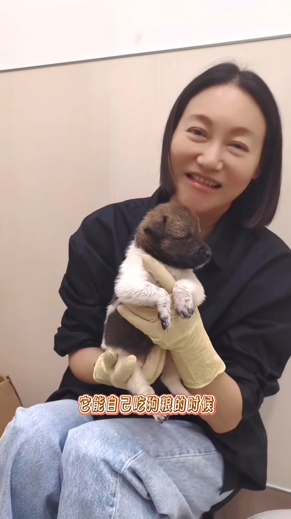 65歲三屆影后宣布成為媽媽！貼手抱「女兒」罕露柔情一面年紀大望有人陪伴得到平靜和快樂