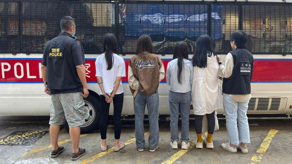 行動中,人員共拘捕11人。警方圖片