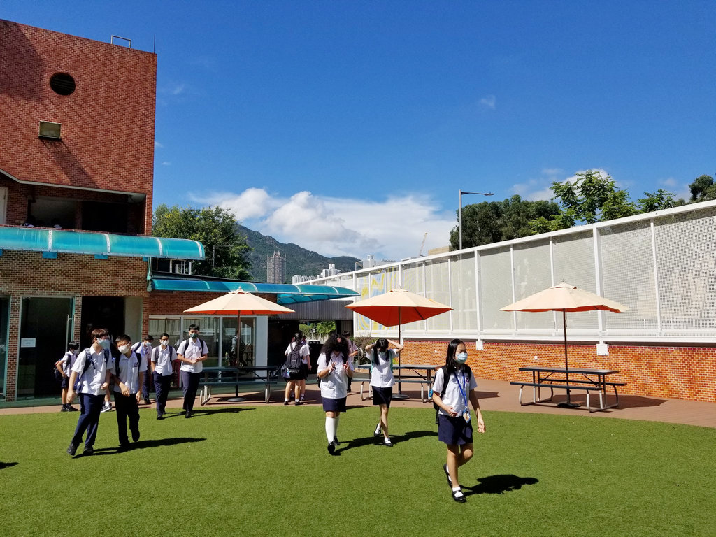 不少「高才通」家長希望將子女送入香港的國際學校和直資學校，當中部分家長更視香港學校為進入英美等地大學的橋樑。