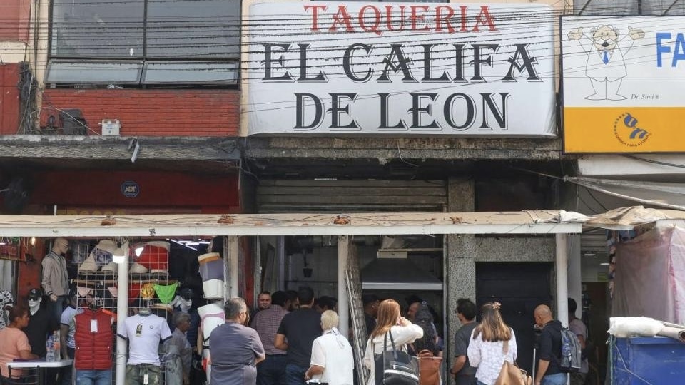 Tacos El Califa de León店铺门面。 X