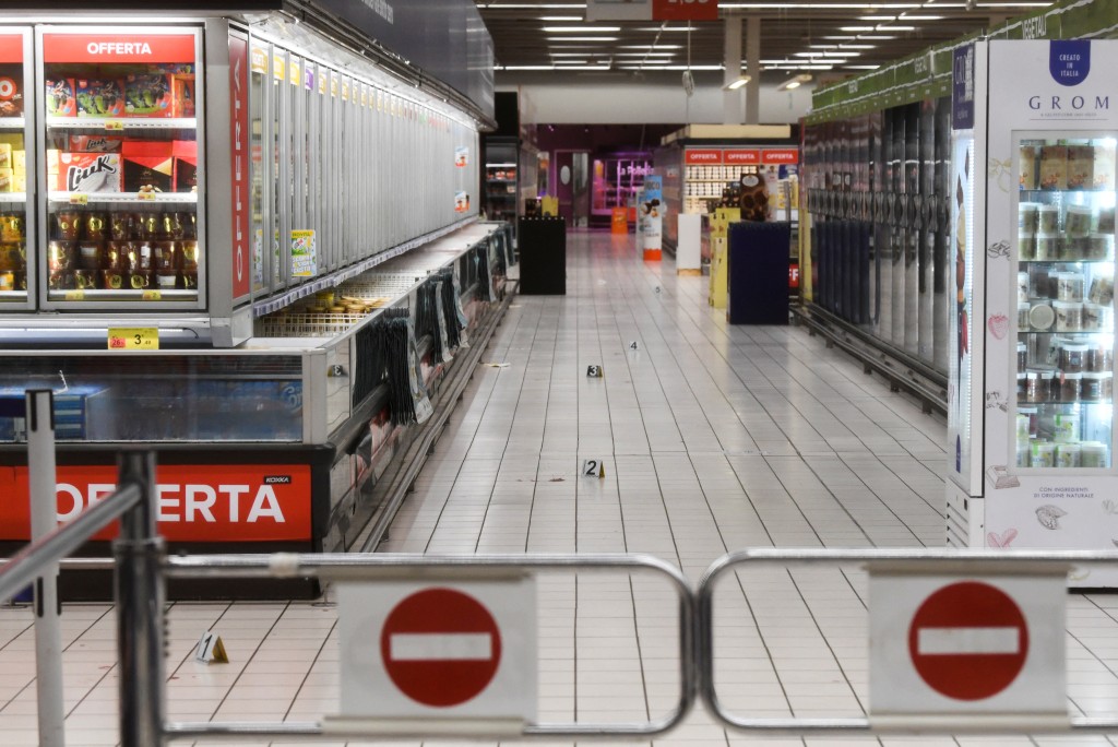 超市袭击事件共酿成一死四伤。Reuters